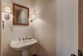 4 Bedroom Luxury Townhome in Lionshead Village