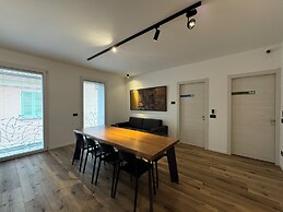 AdisArtur Elegant Rooms