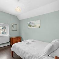 Pebble Corner With Free Parking By My Getaways