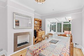 Pebble Corner With Free Parking By My Getaways