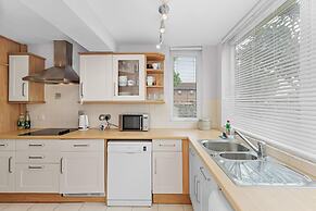 Pebble Corner With Free Parking By My Getaways