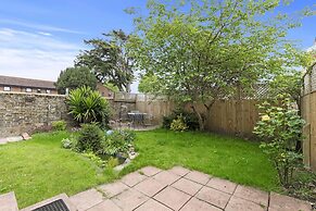 Pebble Corner With Free Parking By My Getaways