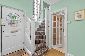 Pebble Corner With Free Parking By My Getaways