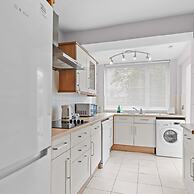 Pebble Corner With Free Parking By My Getaways