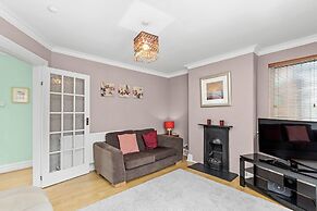 Pebble Corner With Free Parking By My Getaways