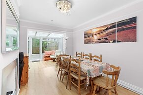 Pebble Corner With Free Parking By My Getaways