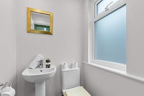 Pebble Corner With Free Parking By My Getaways