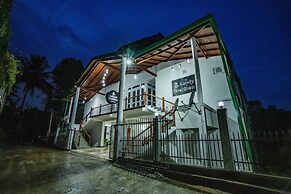 Spacious 4-bed Apartment in Katugastota
