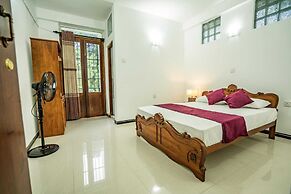 Spacious 4-bed Apartment in Katugastota
