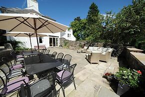 Charming 10-bed House in Blairgowrie