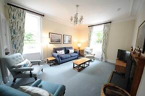 Charming 10-bed House in Blairgowrie