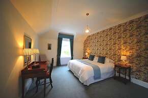 Charming 10-bed House in Blairgowrie