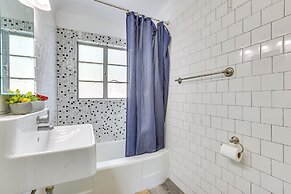 Peaceful & Bright Condo: 4 Mi to Downtown Phoenix!