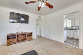 Peaceful & Bright Condo: 4 Mi to Downtown Phoenix!