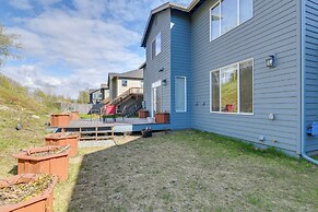 Chic Anchorage Townhome < 1 Mi to Kincaid Park!