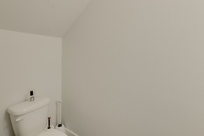 Chic Anchorage Townhome < 1 Mi to Kincaid Park!