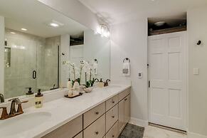 Chic Anchorage Townhome < 1 Mi to Kincaid Park!