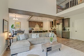 Chic Anchorage Townhome < 1 Mi to Kincaid Park!