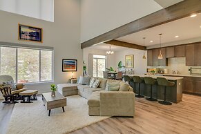 Chic Anchorage Townhome < 1 Mi to Kincaid Park!