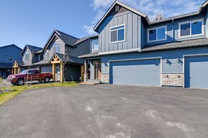 Chic Anchorage Townhome < 1 Mi to Kincaid Park!