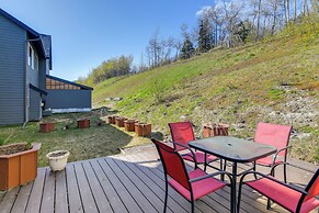 Chic Anchorage Townhome < 1 Mi to Kincaid Park!