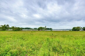 Yantis Retreat on 10 Acres: Steps to Lake Fork!