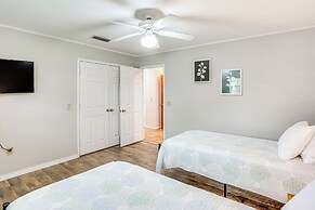 Yantis Retreat on 10 Acres: Steps to Lake Fork!