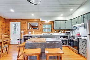 Modern Cabin in Lake Placid w/ Mountain Views!