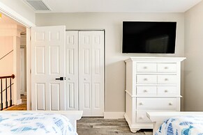 Dog-friendly Bradenton House w/ Pool & Game Room!