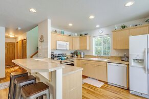 Rockaway Beach Home w/ Hot Tub: Half Mi to Beach!