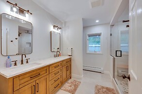 Ski-in Condo w/ Hot Tub on Burke Mtn Slopes!