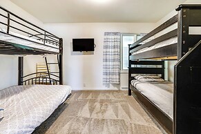 Lakeside Litchfield Home w/ Patio & Gas Grill!