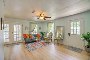 Trinity River Cottage w/ Deck + Water Views