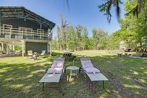 Trinity River Cottage w/ Deck + Water Views