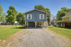 Trinity River Cottage w/ Deck + Water Views