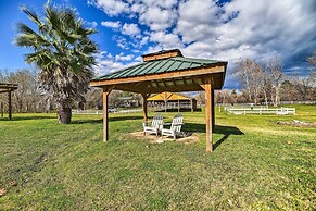 Trinity River Cottage w/ Deck + Water Views