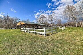 Trinity River Cottage w/ Deck + Water Views