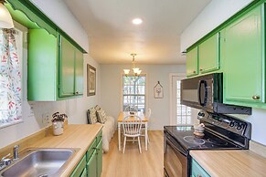 Trinity River Cottage w/ Deck + Water Views