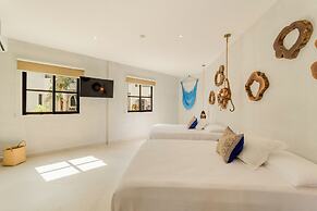 Casa Aluxes Guesthouse