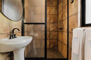 Casa Aluxes Guesthouse