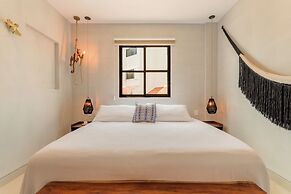 Casa Aluxes Guesthouse