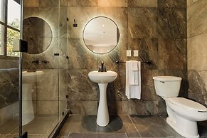 Casa Aluxes Guesthouse