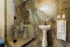 Casa Aluxes Guesthouse