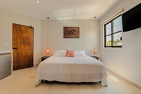 Casa Aluxes Guesthouse