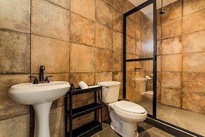 Casa Aluxes Guesthouse