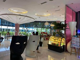 Stunning 1-bed Apartment in Paranaque