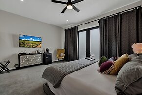 The Bentley Hotel - Mona Lisa Room - Pool View