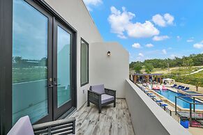 The Bentley Hotel - Mona Lisa Room - Pool View