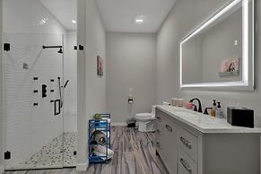 The Bentley Hotel - Sinatra Room - Hill Country View