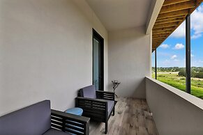 The Bentley Hotel - Sinatra Room - Hill Country View